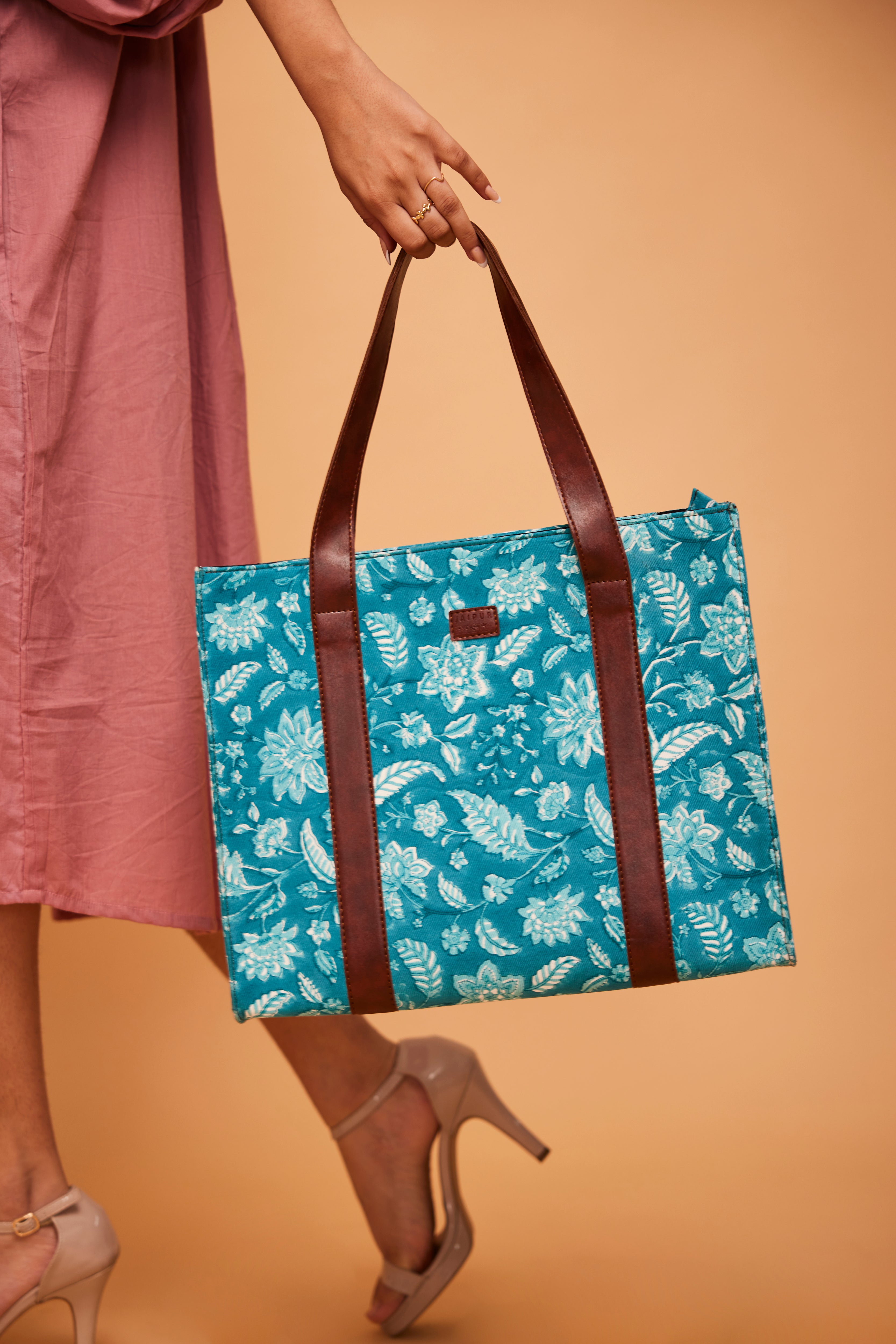 Buy Black Spade PU Structured Tote Bag - Handbags for Women 21159238 |  Myntra